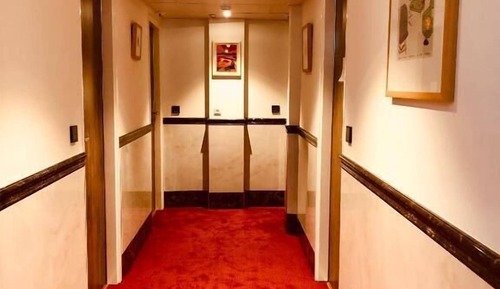 Boutique Style (Stairs Only)