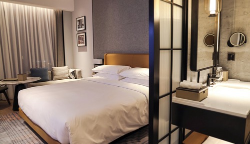 Deluxe Room, 1 King Bed, Non Smoking, City View