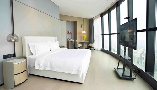 Executive Room, 1 King Bed, Smoking (Deluxe)