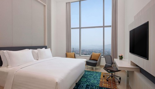 Deluxe Room, 1 King Bed, City View