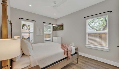 House, Multiple Beds, Hot Tub, City View (215 Mistletoe- Combo)