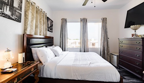 Clark Gables Room #19 , 1 Queen Bed, Non Smoking, Courtyard View