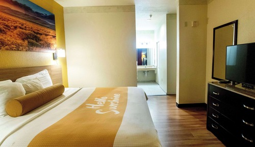 Standard Room, 1 King Bed, Non Smoking