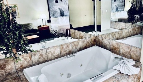 Suite, 1 King Bed, Non Smoking, Hot Tub
