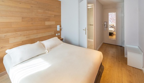 Standard Room, 1 Queen Bed, Non Smoking