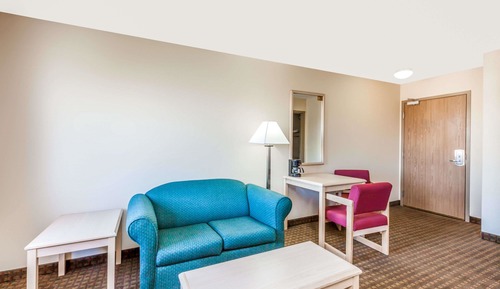 Deluxe Studio Suite, 1 King Bed, Non Smoking