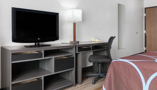 Room, 1 King Bed, Accessible, Non Smoking (Mobility,Hearing,Roll-In Shower)