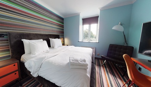 Club Room (FREE Gym & Pool Access)