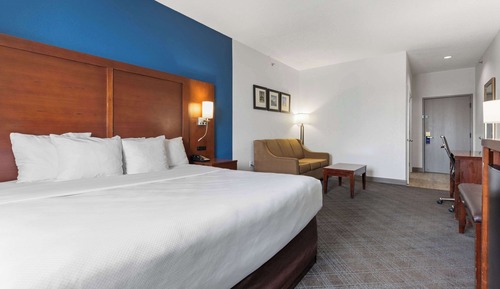 Deluxe Suite, 1 King Bed with Sofa bed, Non Smoking