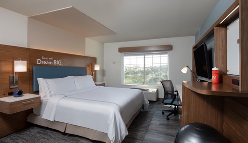 Suite, 1 Queen Bed, Accessible (Communications, Accessible Tub)