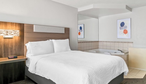 Standard Room, 2 Queen Beds, Jetted Tub