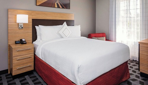 Studio, 1 Queen Bed with Sofa bed, Non Smoking (Mobility/Hearing Access, Roll-In Shwr)