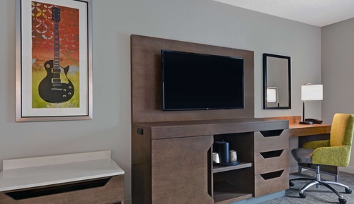 Room, 2 Queen Beds, Non Smoking (Roll-In Shower)