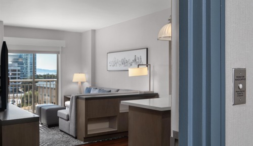 Suite, 1 Queen Bed, Accessible, Bathtub