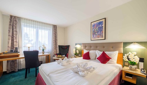 Comfort Room, 1 Queen Bed (Larger Room)