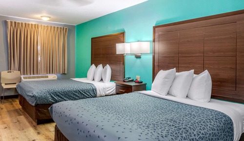 Room, 2 Queen Beds, Non Smoking, Poolside