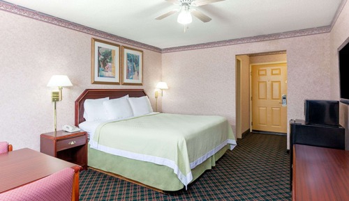 Standard Room, 1 King Bed, Smoking
