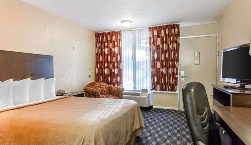 Room, 1 Queen Bed, Accessible, Smoking