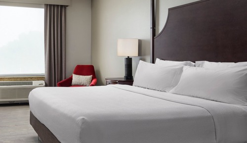 Suite, Accessible, Bathtub