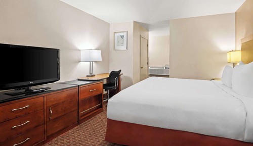 Standard Room, 1 King Bed, Non Smoking, Refrigerator & Microwave