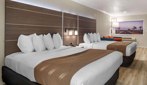 Standard Room, Multiple Beds, Non Smoking