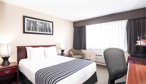 Standard Room, 1 Queen Bed