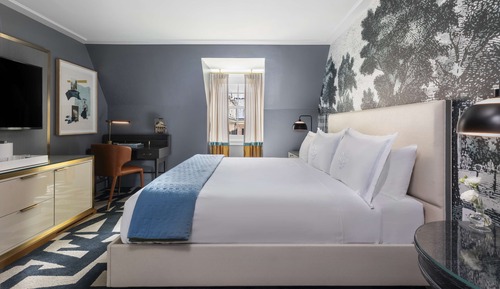 Junior Suite, 1 King Bed with Sofa bed