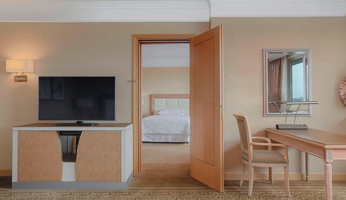 Superior Room, 1 King Bed