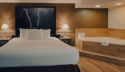 Room, 1 King Bed, Hot Tub