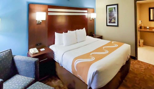 Room, 1 King Bed, Smoking