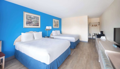 Room, 2 Queen Beds, Non Smoking