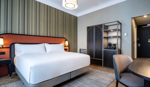 Deluxe Room, 1 King Bed, Accessible