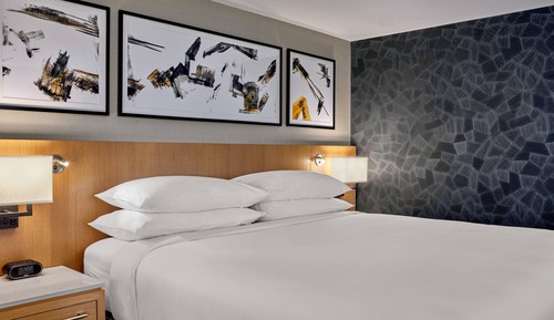 Premium Studio Suite, 1 King Bed, River View
