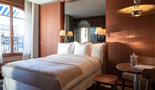 Deluxe City Room