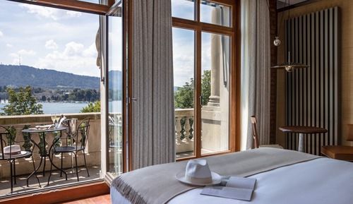 Room, Lake View