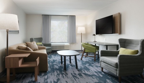 Suite, 1 Bedroom (Mobility/Hearing Access, Roll-In Shwr)