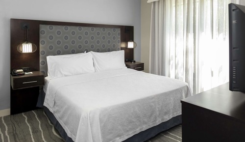 Suite, 2 Bedrooms, Non Smoking (1 King and 2 Queen Beds)