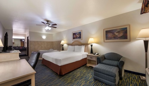 Suite, 1 King Bed, Accessible, Non Smoking (Larger Room)