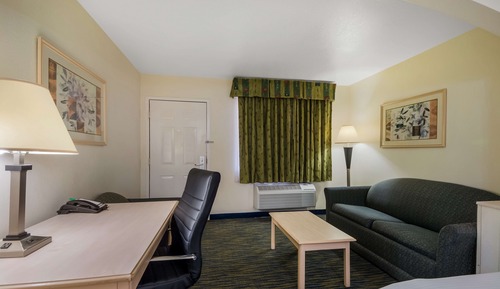 Suite, 2 Queen Beds, Accessible, Bathtub (Larger Room)