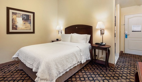 One queen bed select non smoking