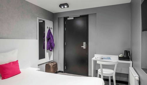 Twin Room, 2 Twin Beds (Basement)