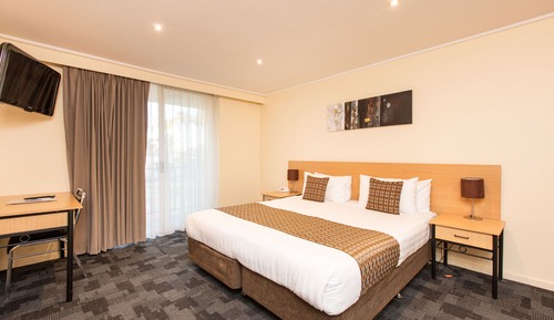 Executive Apartment, Jetted Tub