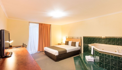 Superior Room, 1 Queen Bed, Jetted Tub