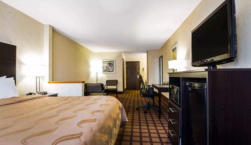 Suite, 1 King Bed, Accessible, Non Smoking (Upgrade)