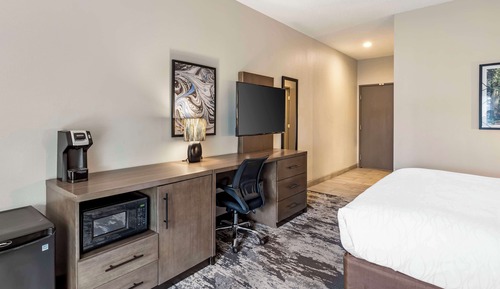 Standard Room, 1 King Bed, Accessible, Non Smoking