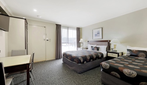 Executive Twin Room (1 Queen & 1 Single Beds)