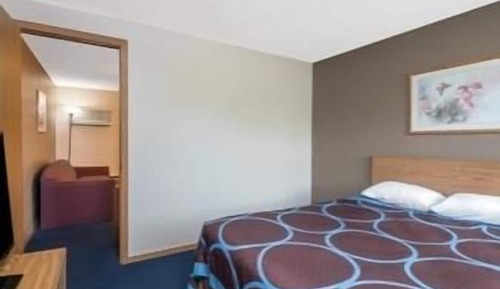 Suite, 1 Queen Bed, Non Smoking, Microwave