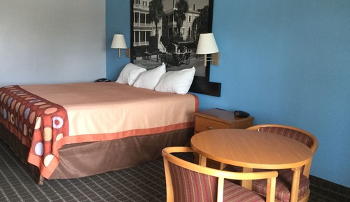 Room, 1 King Bed, Smoking