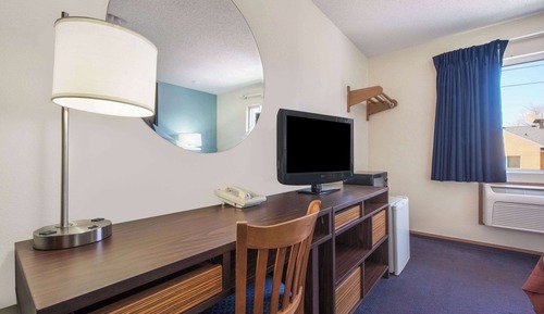 Room, 1 King Bed, Accessible, Non Smoking (Roll-In Shower)