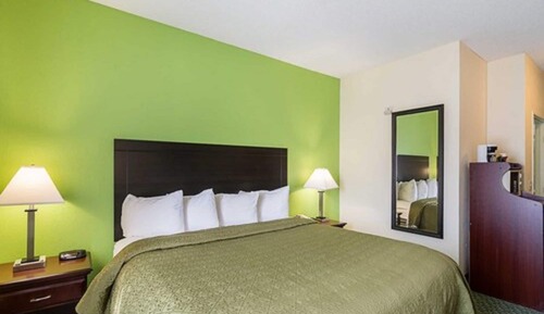 Suite, 1 King Bed, Accessible, Non Smoking